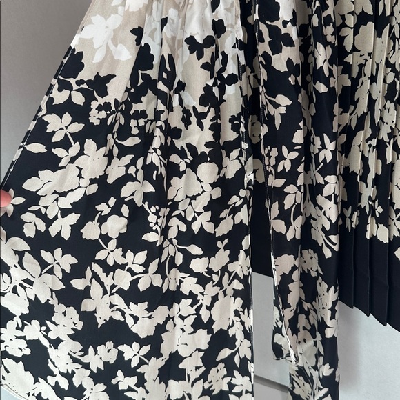 Ann Taylor petite floral silk skirt size 4p - Picture 2 of 6
